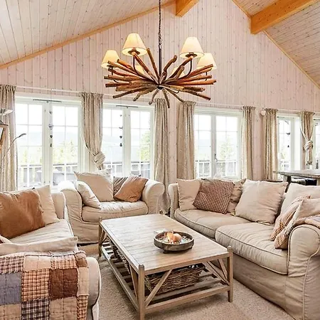 11 Person In Favang-by Traum